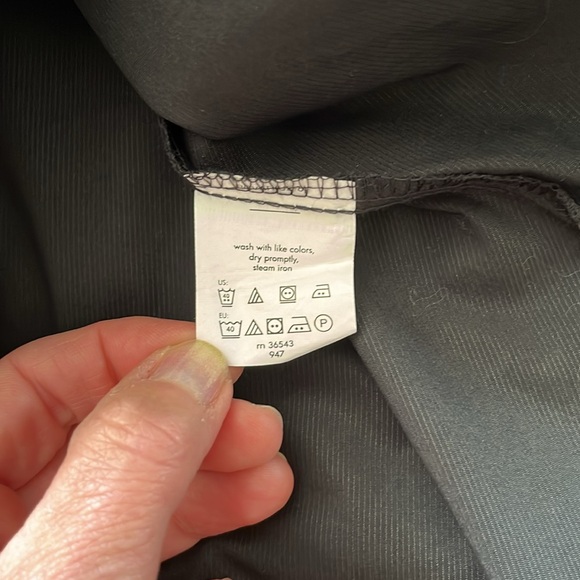 Van Heusen Extreme Black Regular Fit Long Sleeve Dress Shirt, Size Small 32/33 - Picture 12 of 14